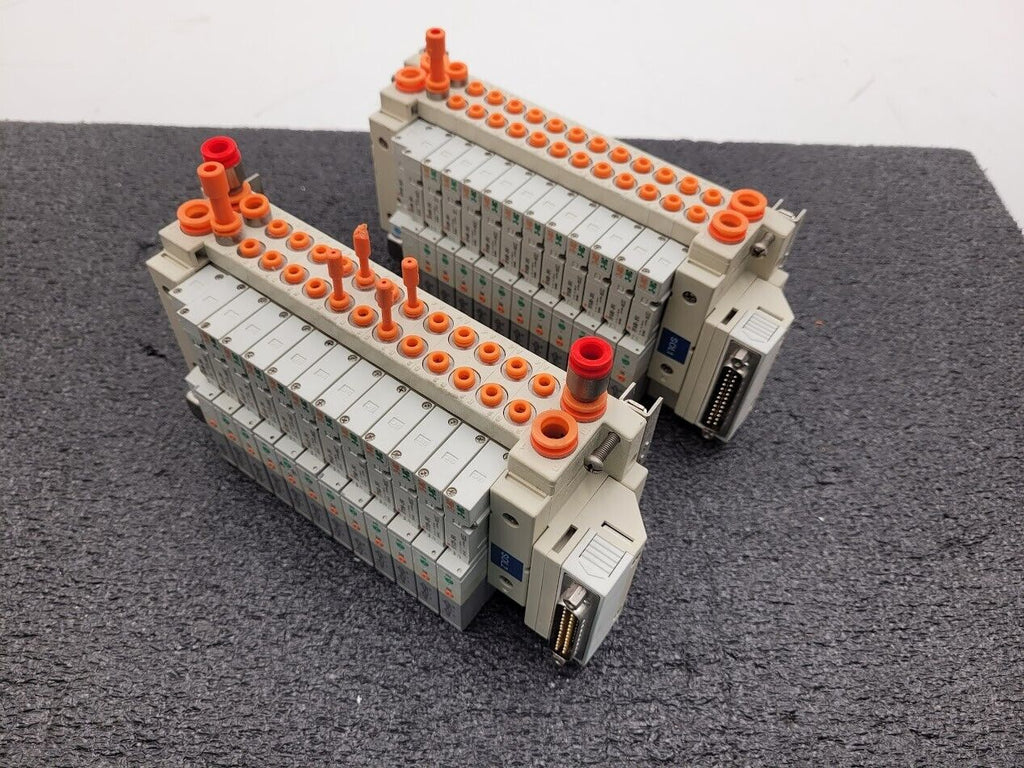 2x SMC Valve Block Solenoid Manifold SV1A00-5FU SV1100-5FU 24VDC 26 Valves Lot C