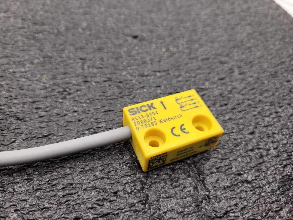 6x Sick RE13-SA64 Magnetic Reed Switch Magnet NO/NC Cable Connector Flange Mount