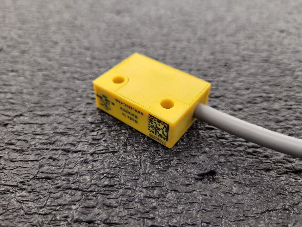 6x Sick RE13-SA64 Magnetic Reed Switch Magnet NO/NC Cable Connector Flange Mount