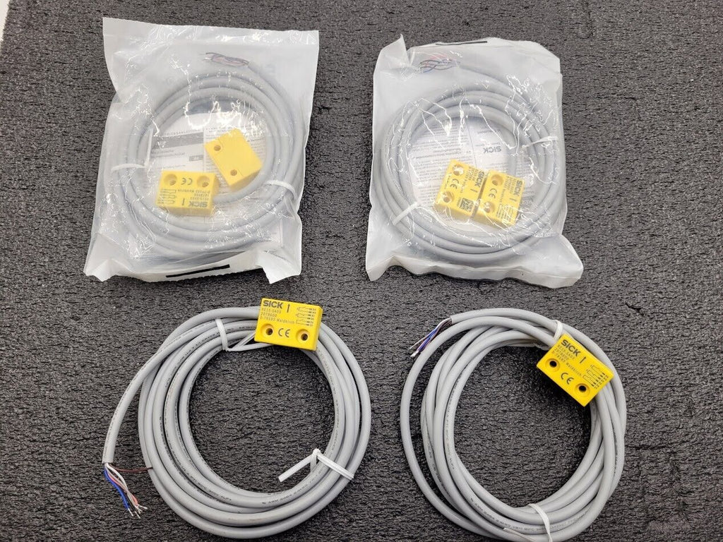 4x Sick RE15-SA03 Magnetic Reed Switch Magnet NO/NC Cable Connector Flange Mount