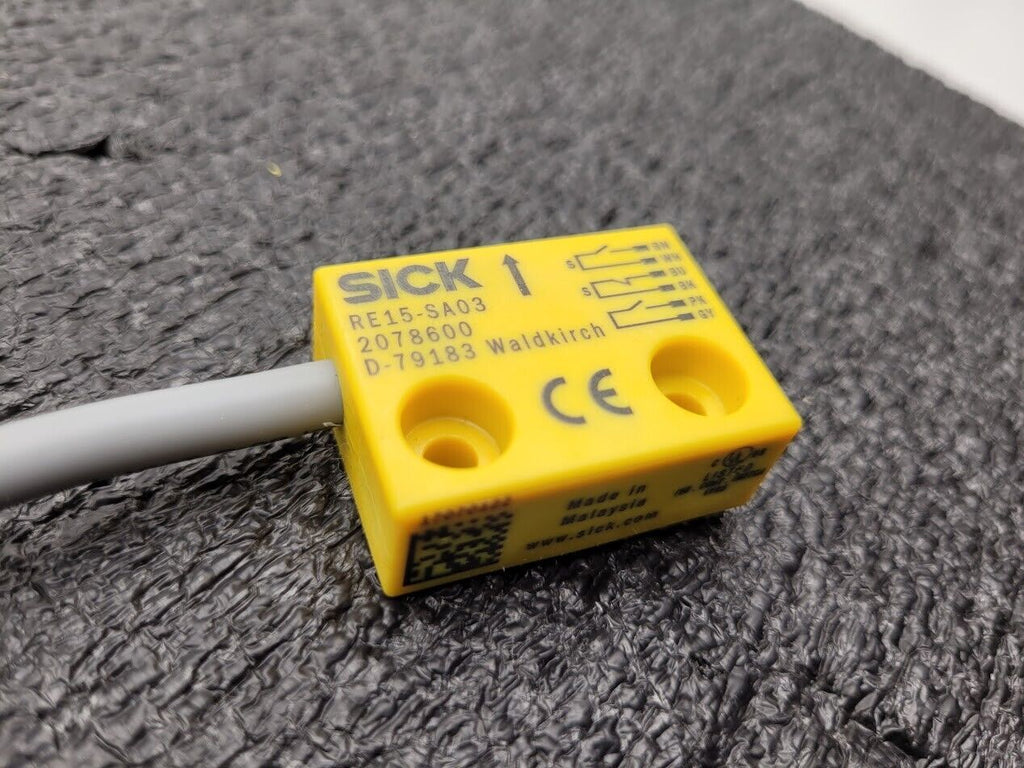 4x Sick RE15-SA03 Magnetic Reed Switch Magnet NO/NC Cable Connector Flange Mount