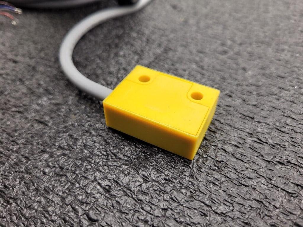 4x Sick RE15-SA03 Magnetic Reed Switch Magnet NO/NC Cable Connector Flange Mount