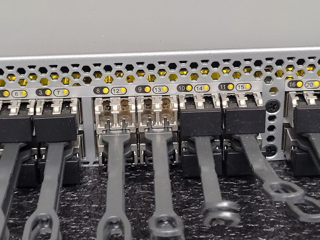 Brocade 6510 24-Port Fiber Switch 6510-24-16G-R 24 ports active w/24 SFP + 2 Pwr