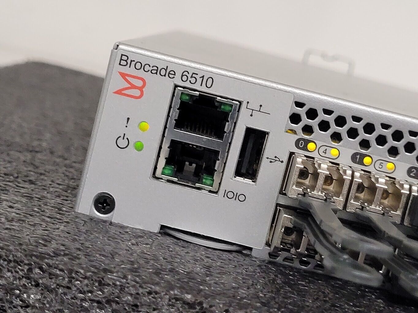 Brocade 6510 24-Port Fiber Switch 6510-24-16G-R 24 ports active w/24 SFP + 2 Pwr