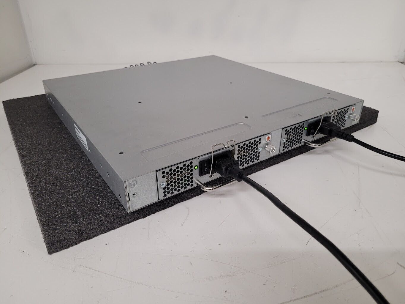 Brocade 6510 24-Port Fiber Switch 6510-24-16G-R 24 ports active w/24 SFP + 2 Pwr