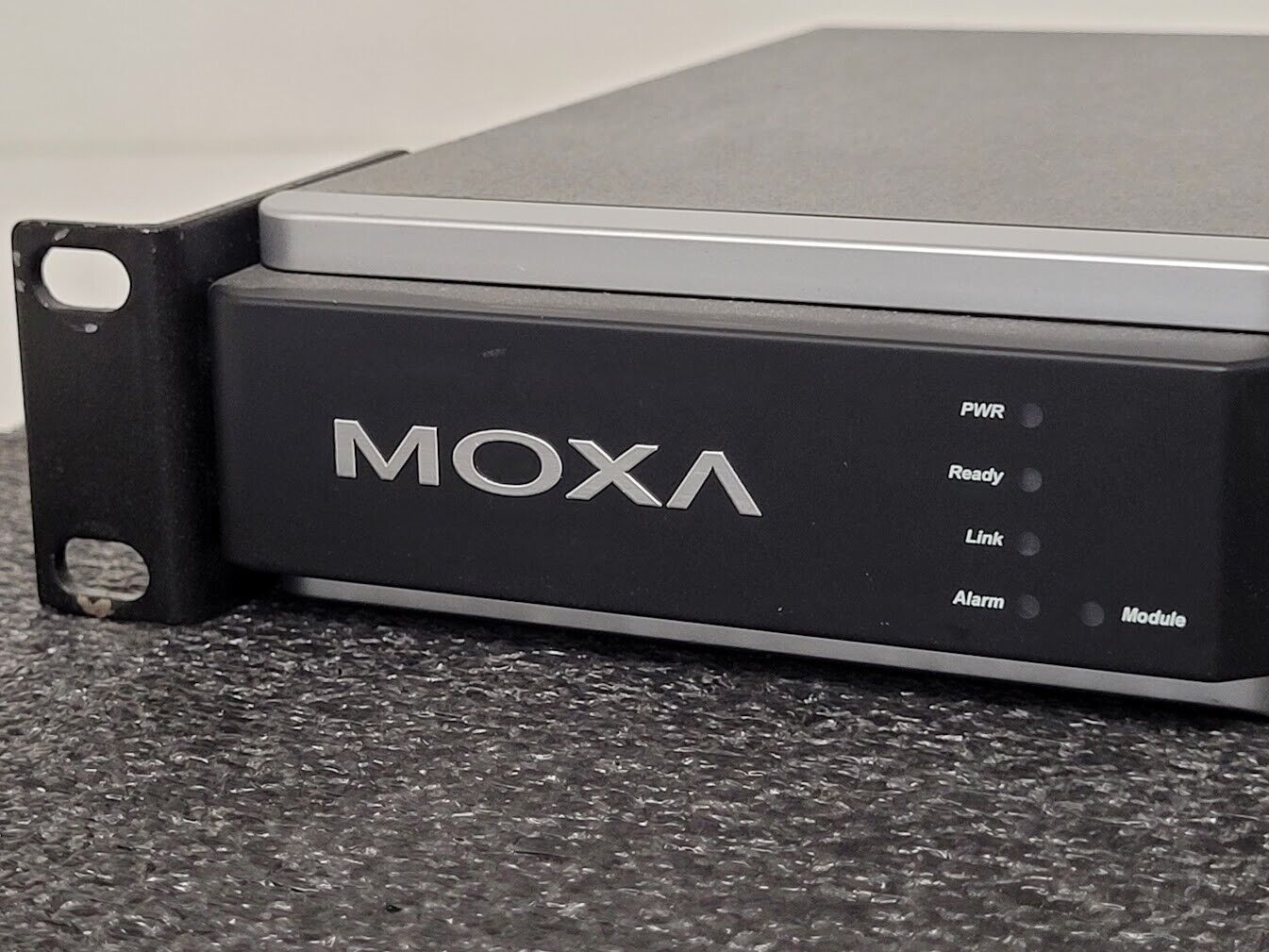 MOXA NPort 6610-16 16 Ports 8-pin RJ45 RS-232 Secure Device Server 100V~240Vac C