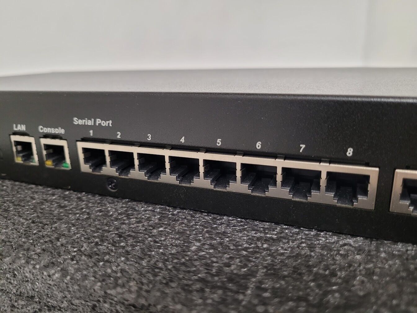 MOXA NPort 6610-16 16 Ports 8-pin RJ45 RS-232 Secure Device Server 100V~240Vac C