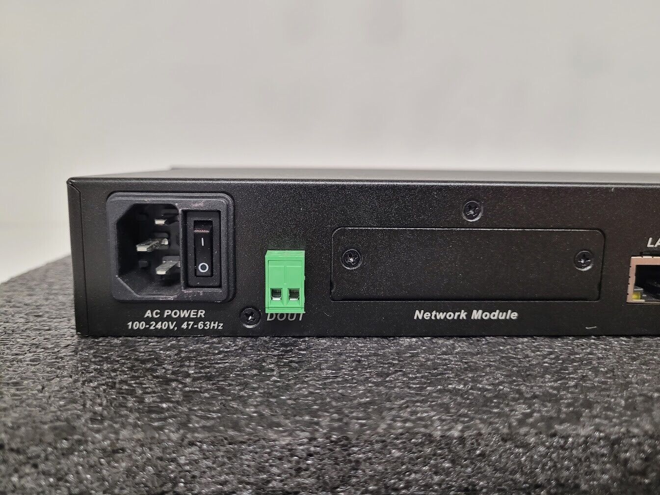 MOXA NPort 6610-16 16 Ports 8-pin RJ45 RS-232 Secure Device Server 100V~240Vac C