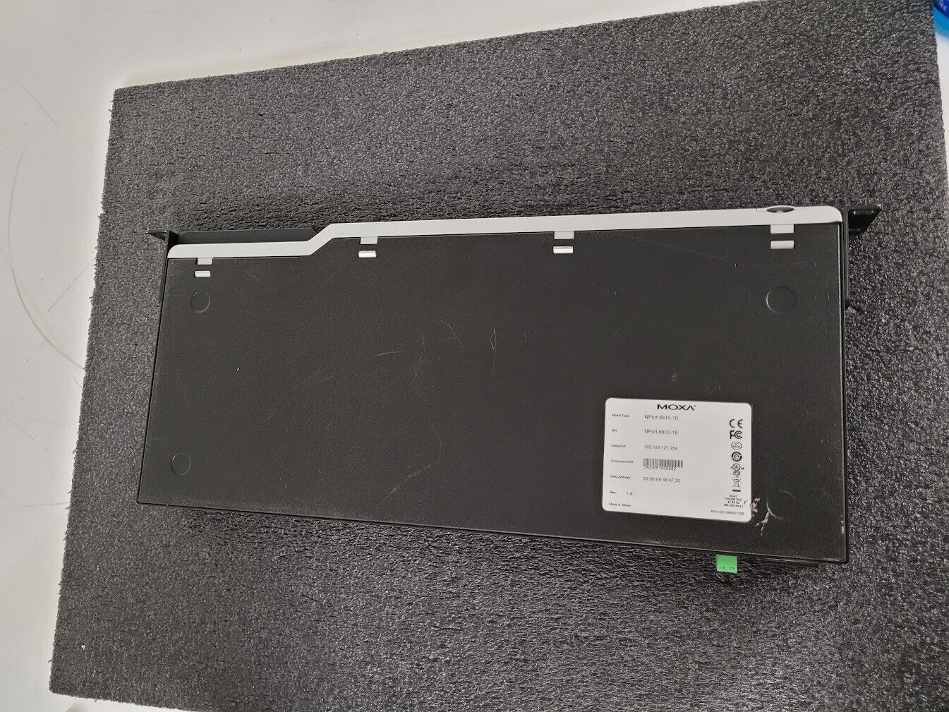 MOXA NPort 6610-16 16 Ports 8-pin RJ45 RS-232 Secure Device Server 100V~240Vac C