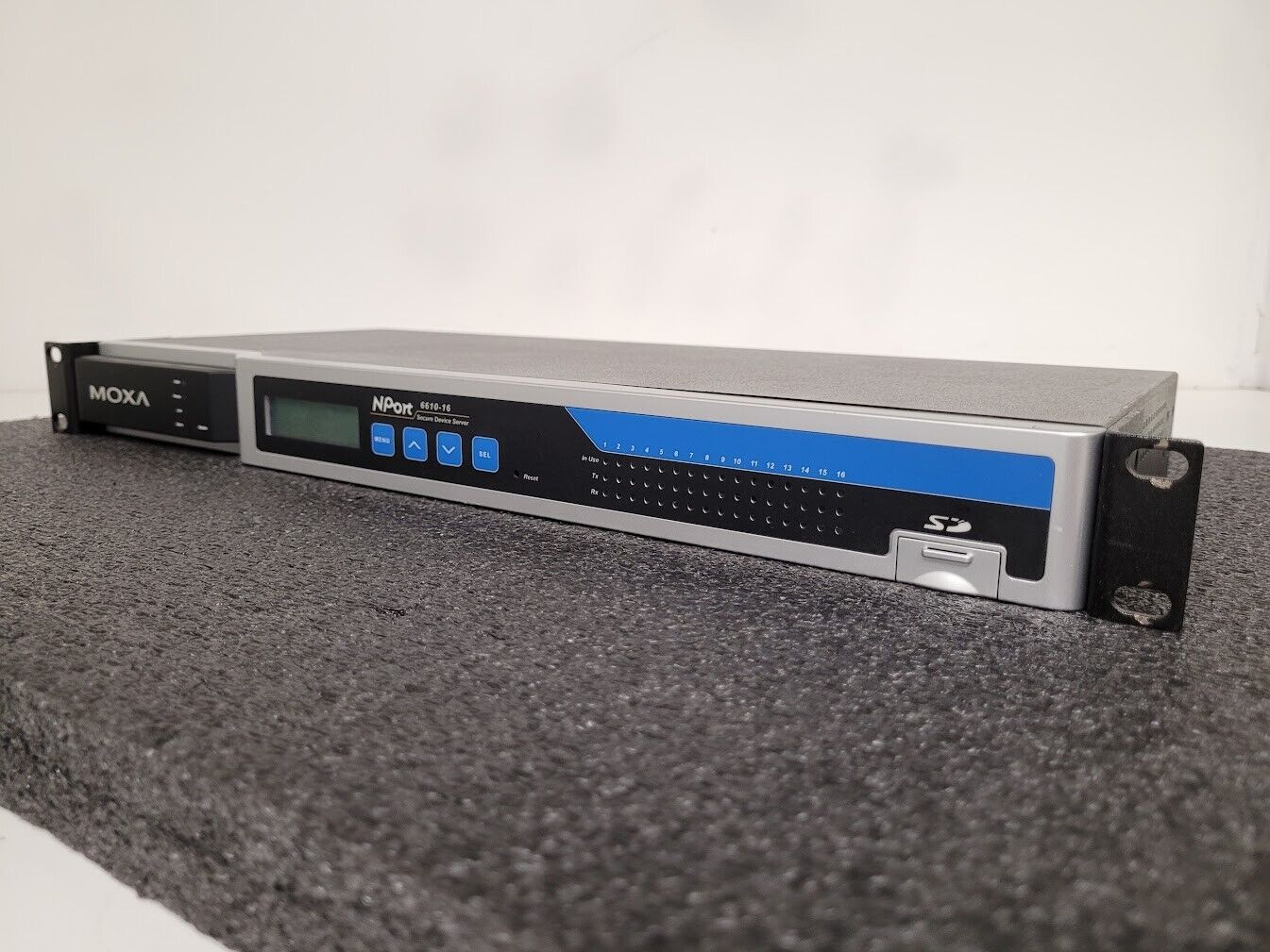 MOXA NPort 6610-16 16 Ports 8-pin RJ45 RS-232 Secure Device Server 100V~240Vac C