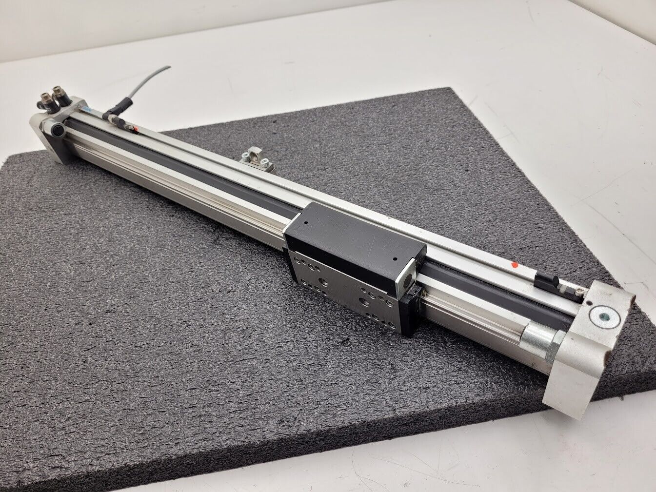 Festo Pneumatic Linear Guide Air Drive Actuator 450mm Travel DGC-25-450 Unit B