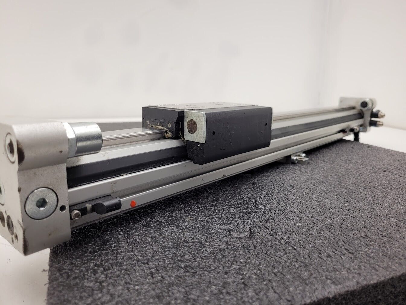 Festo Pneumatic Linear Guide Air Drive Actuator 450mm Travel DGC-25-450 Unit B