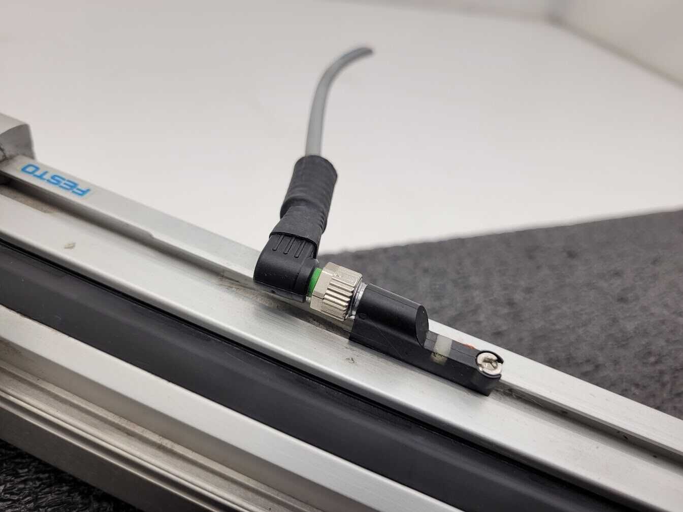 Festo Pneumatic Linear Guide Air Drive Actuator 450mm Travel DGC-25-450 Unit B