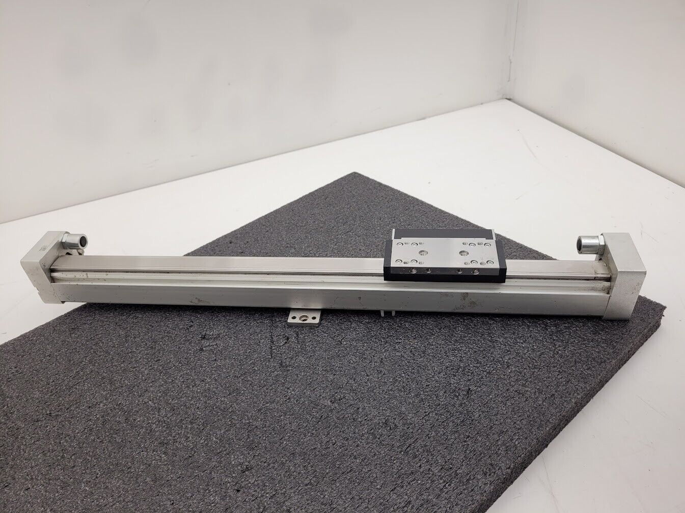 Festo Pneumatic Linear Guide Air Drive Actuator 450mm Travel DGC-25-450 Unit B