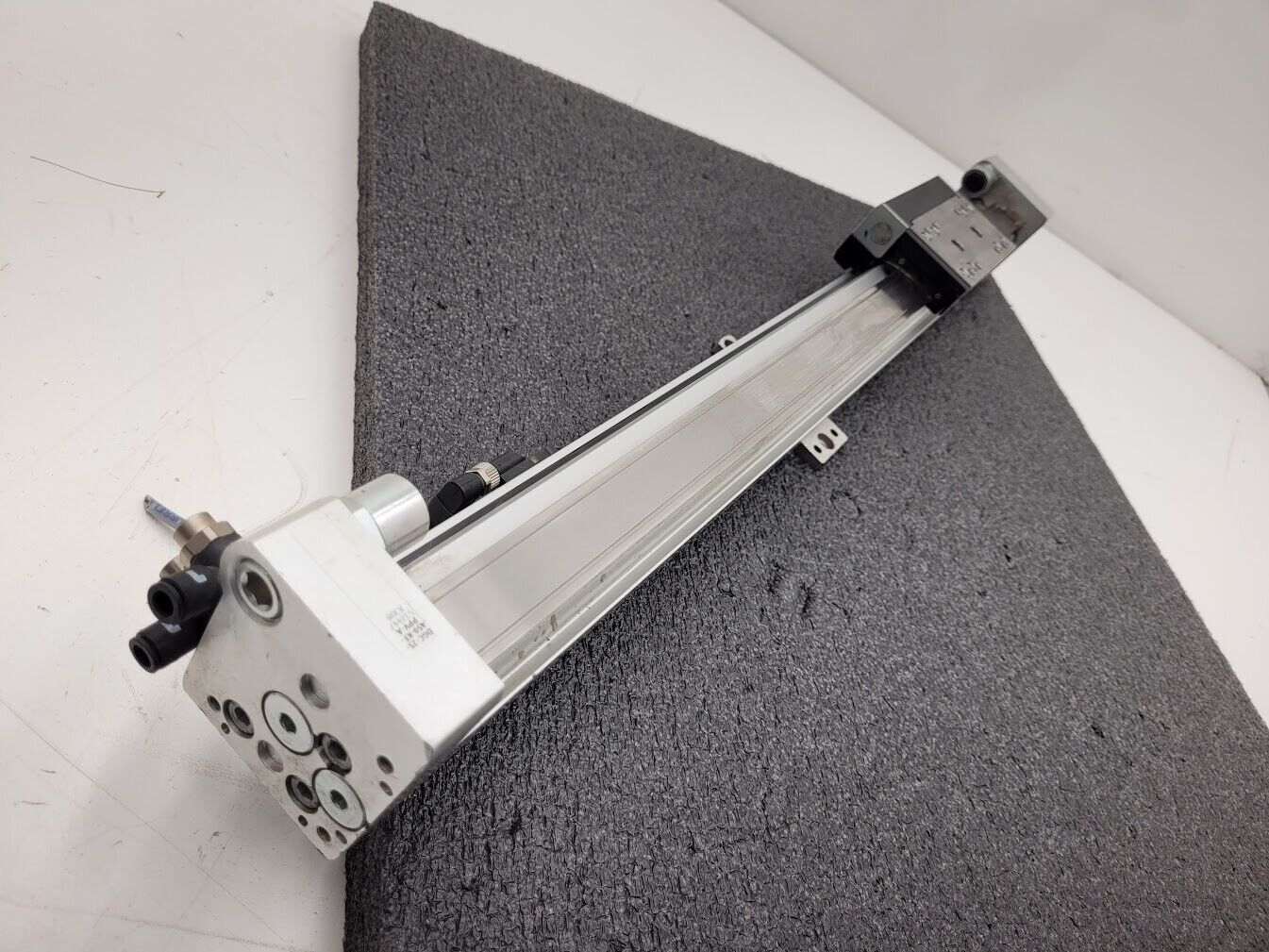 Festo Pneumatic Linear Guide Air Drive Actuator 450mm Travel DGC-25-450 Unit B