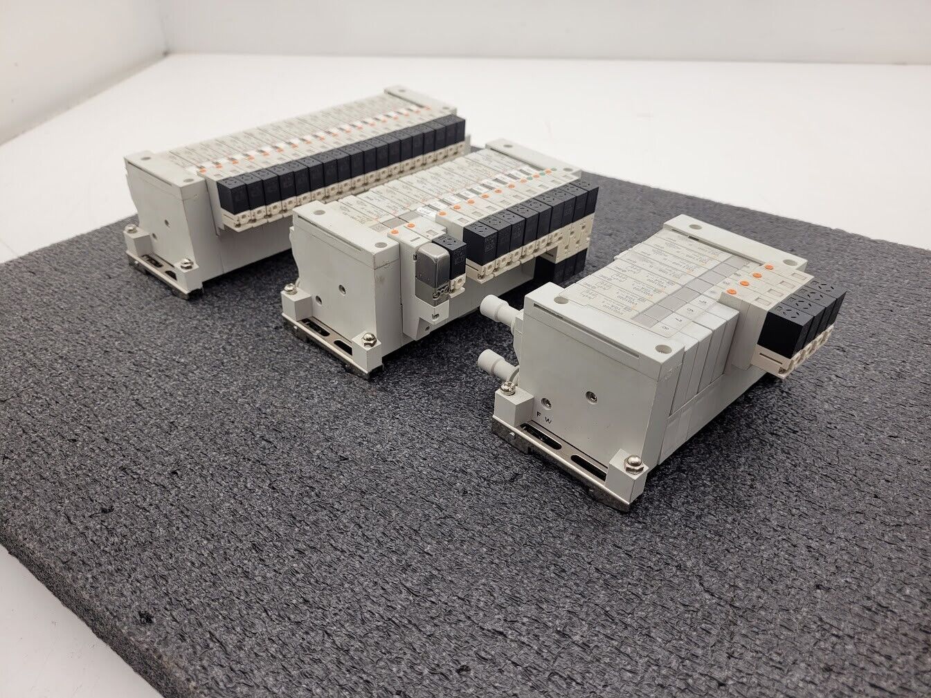 3x SMC Pneumatic Valve Block Solenoid Manifold 24VDC 38 Valves Total Lot D