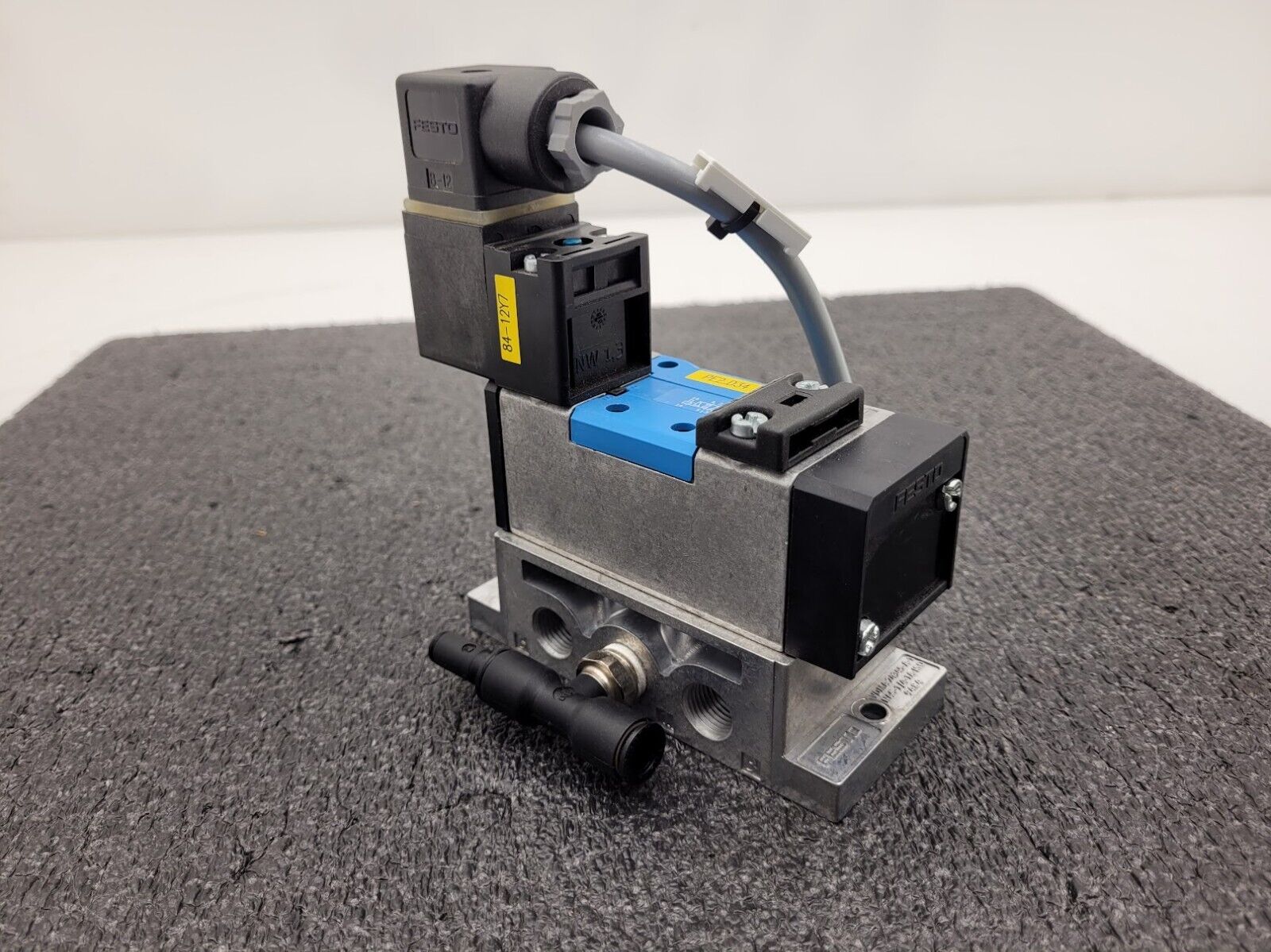 Festo Pneumatic Valve Block MN1H-5/2-D-1-FR-S-C -13 to 240 psi INPUT 159716