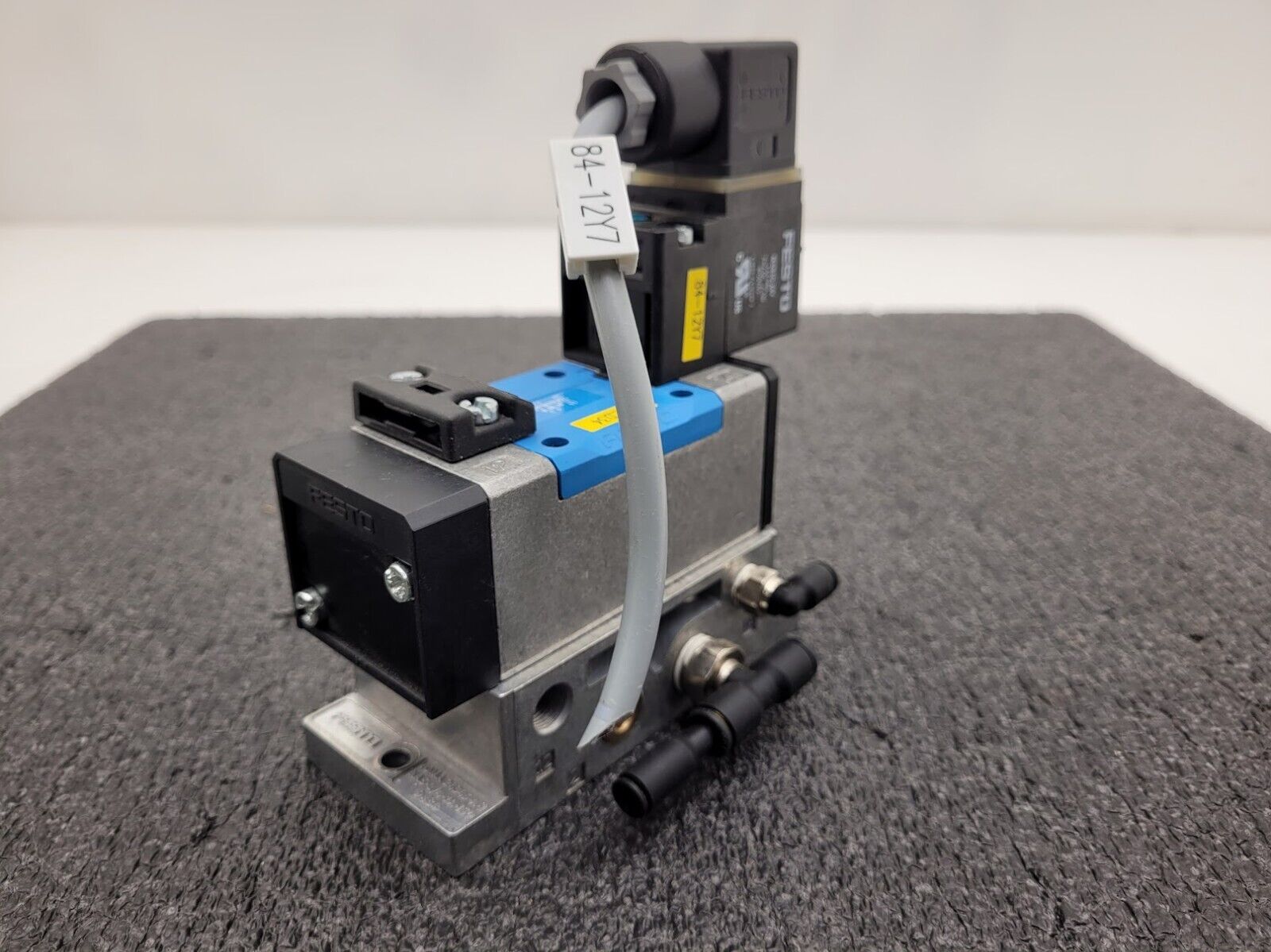 Festo Pneumatic Valve Block MN1H-5/2-D-1-FR-S-C -13 to 240 psi INPUT 159716