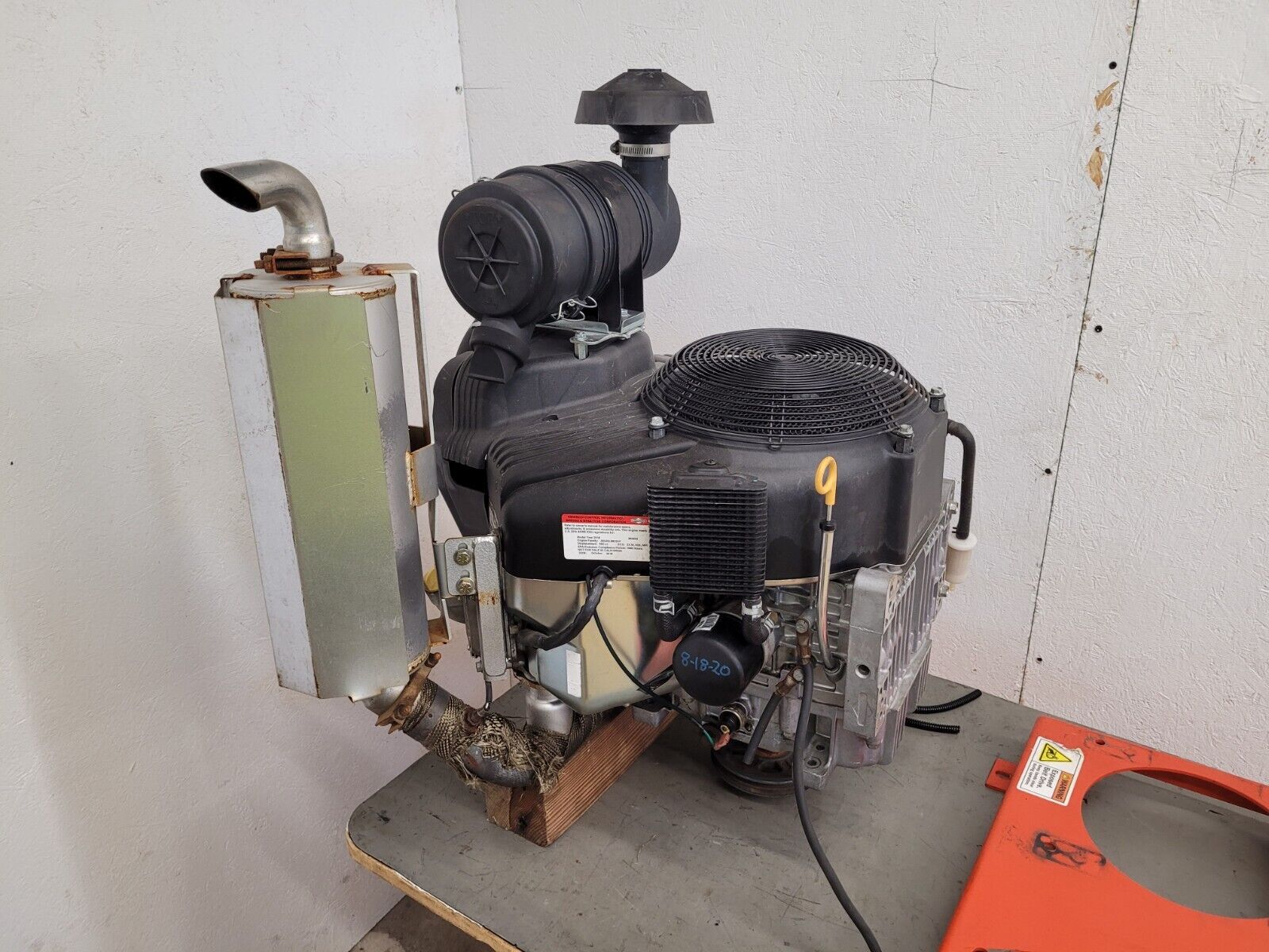 Vanguard Briggs & Stratton 993CC EFI37 37HP Vertical Shaft V-Twin Engine  200hrs