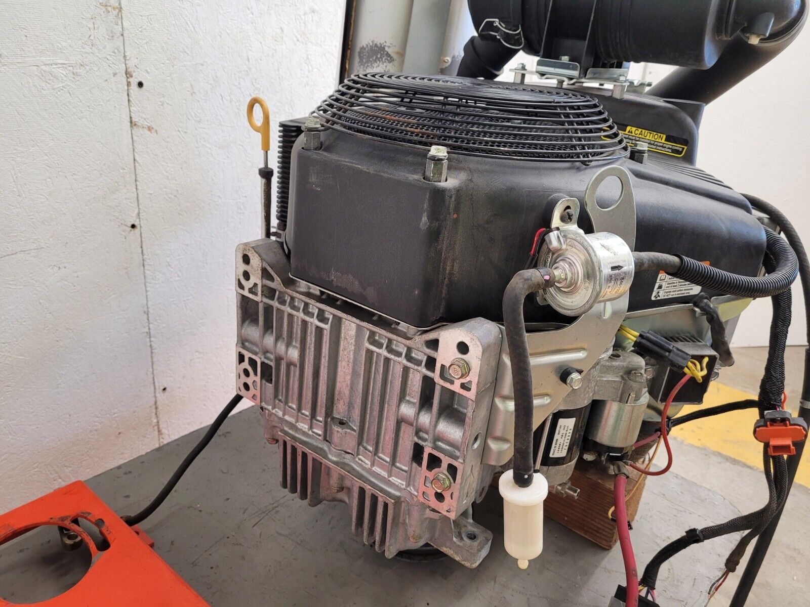 Vanguard Briggs & Stratton 993CC EFI37 37HP Vertical Shaft V-Twin Engine  200hrs
