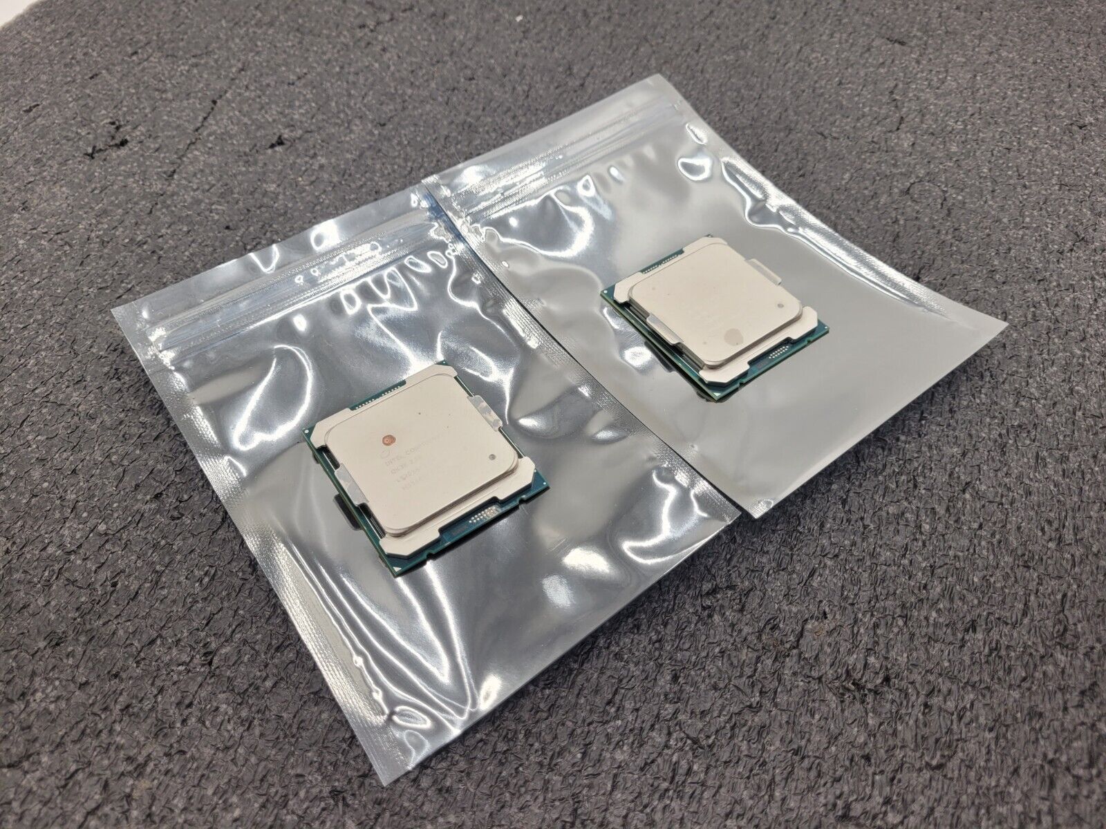 Lot of 2x QK3E Intel Xeon Confidential E5-2695V4 QS 18C 2.1GHz LGA2011-3 CPU