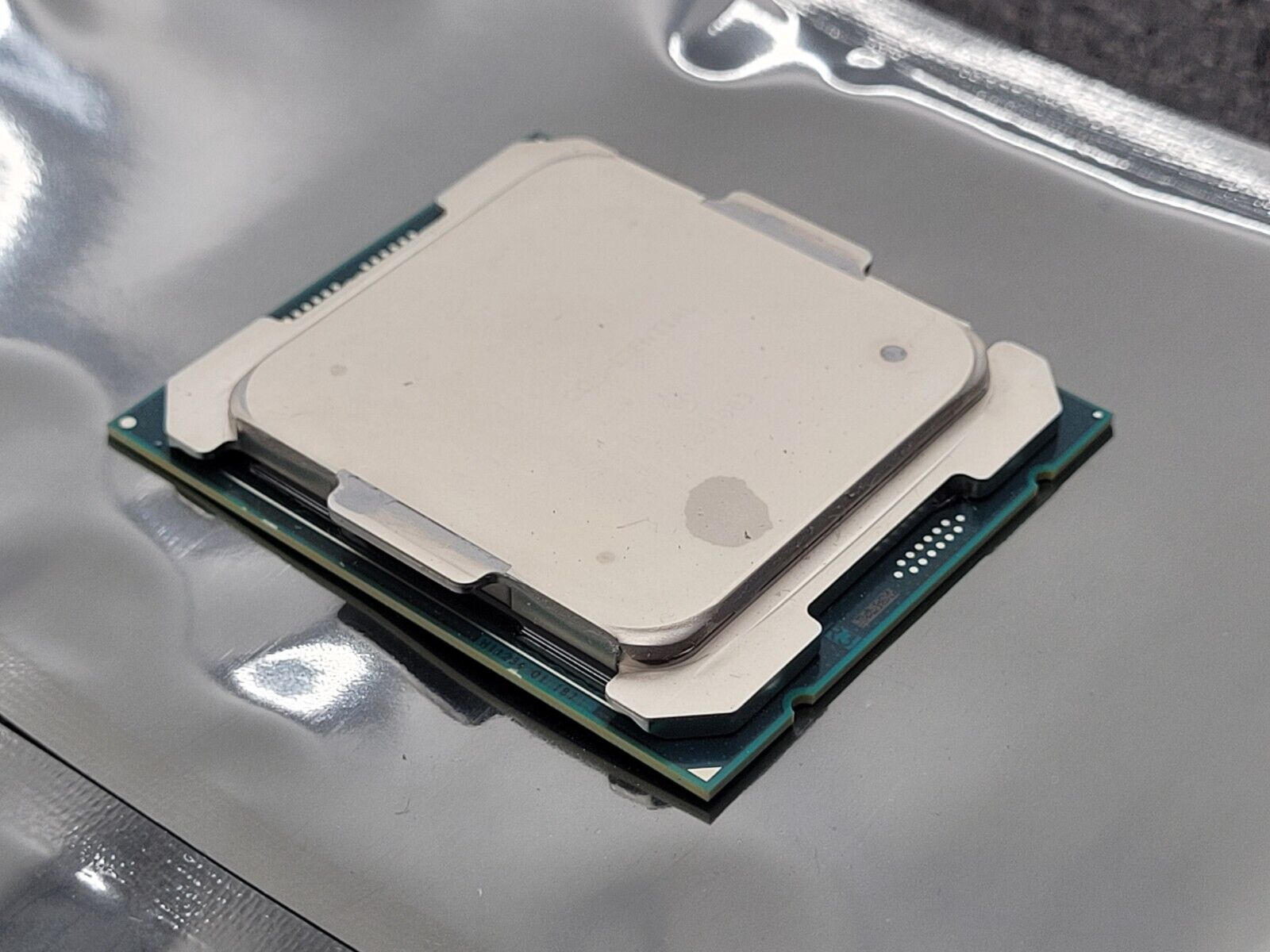 Lot of 2x QK3E Intel Xeon Confidential E5-2695V4 QS 18C 2.1GHz LGA2011-3 CPU