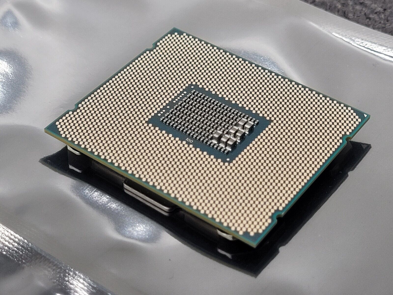 Lot of 2x QK3E Intel Xeon Confidential E5-2695V4 QS 18C 2.1GHz LGA2011-3 CPU
