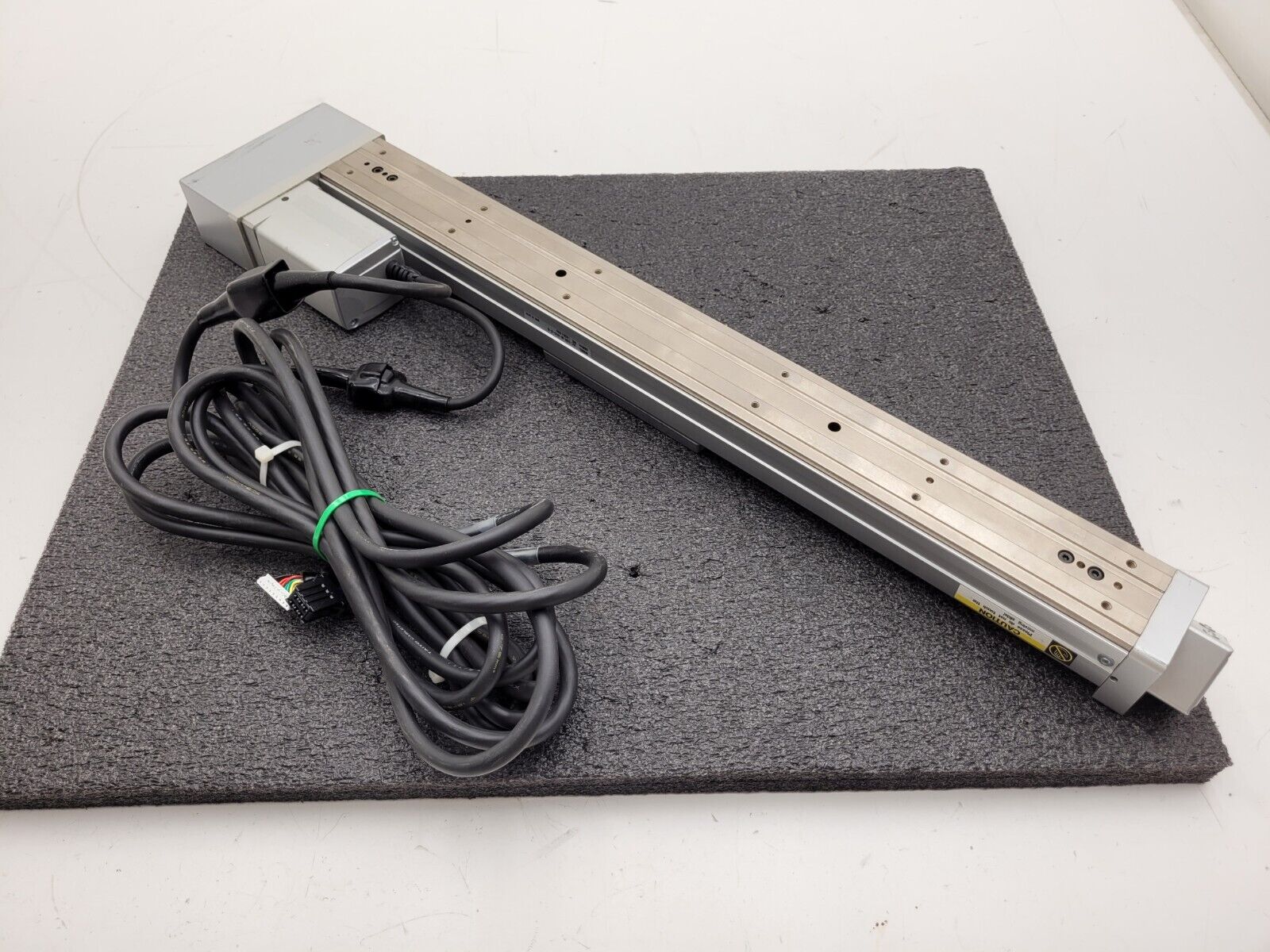 IAI Linear Actuator RC-SSR-M-400-S-B and Drive RCA-S-SSR 400mm Travel