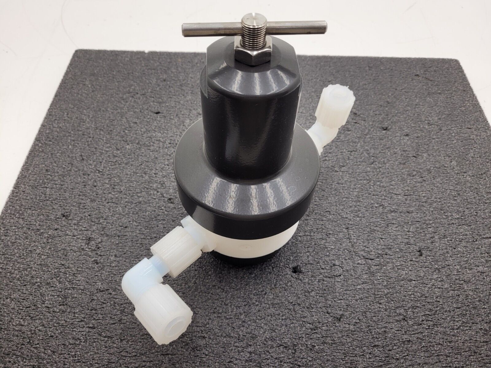 Parker High Purity Fluid Regulator PR-3-42116-2