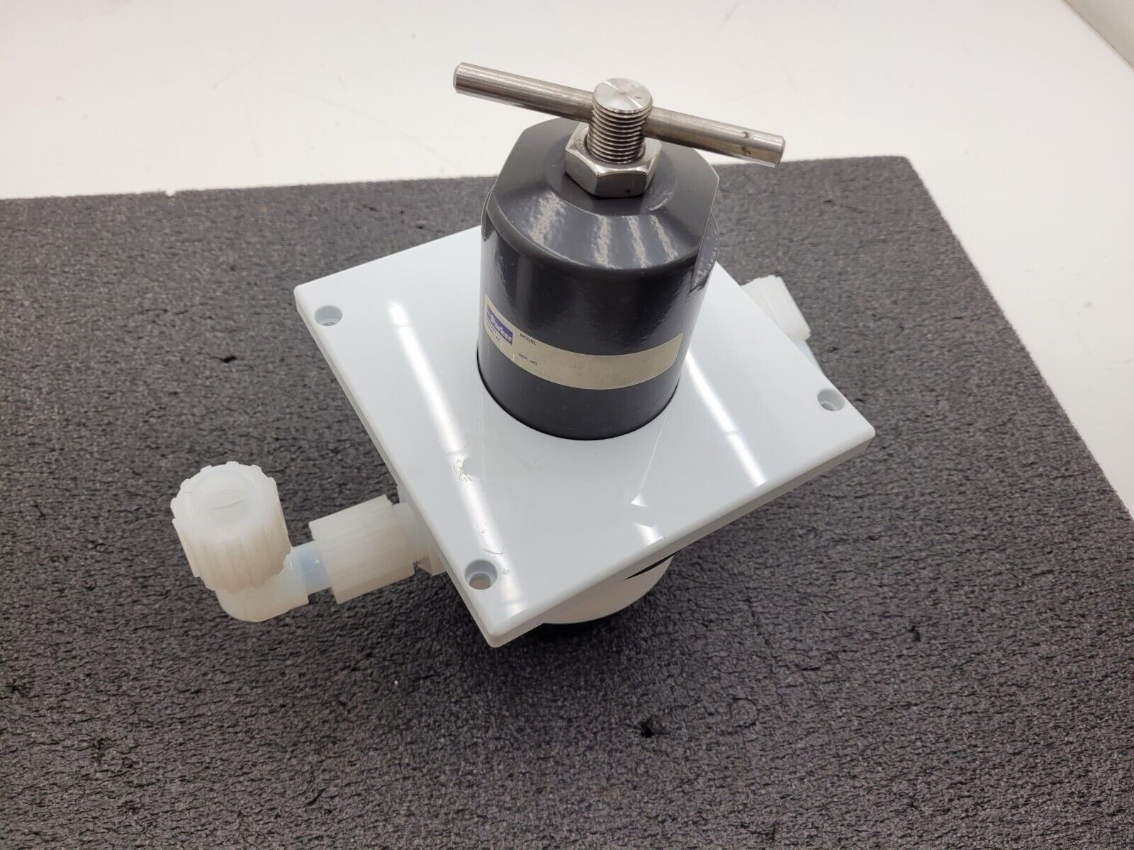 Parker High Purity Fluid Regulator PR-3-42116-2