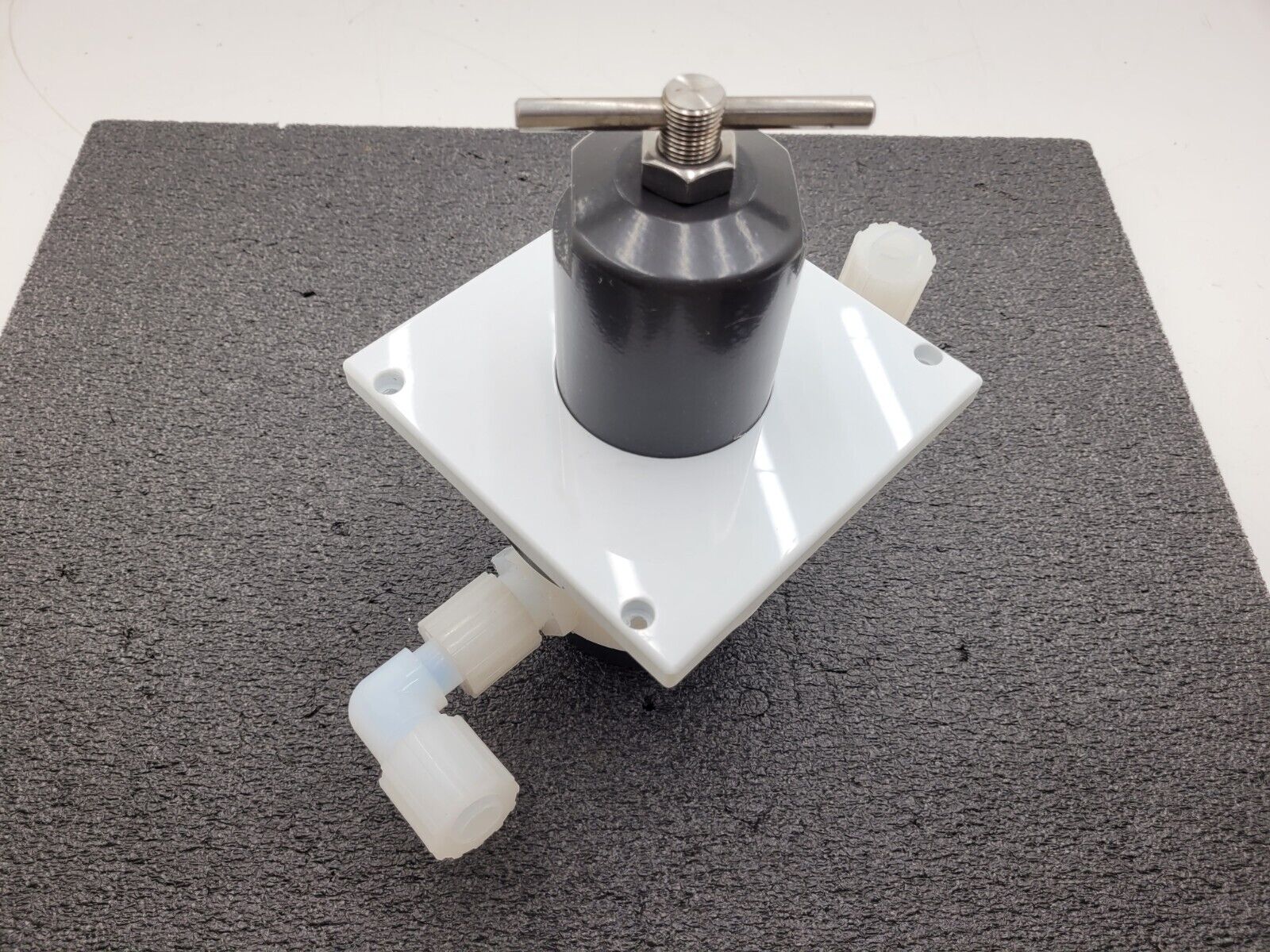 Parker High Purity Fluid Regulator PR-3-42116-2