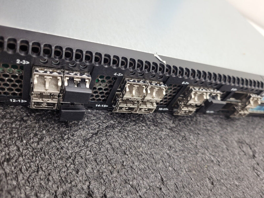 QLogic SANbox 5800 5802 SB5802V-20A8 Switch 8GB Fibre Channel FC SFP