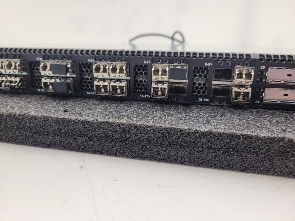 QLogic SANbox 5800 5802 SB5802V-20A8 Switch 8GB Fibre Channel FC SFP