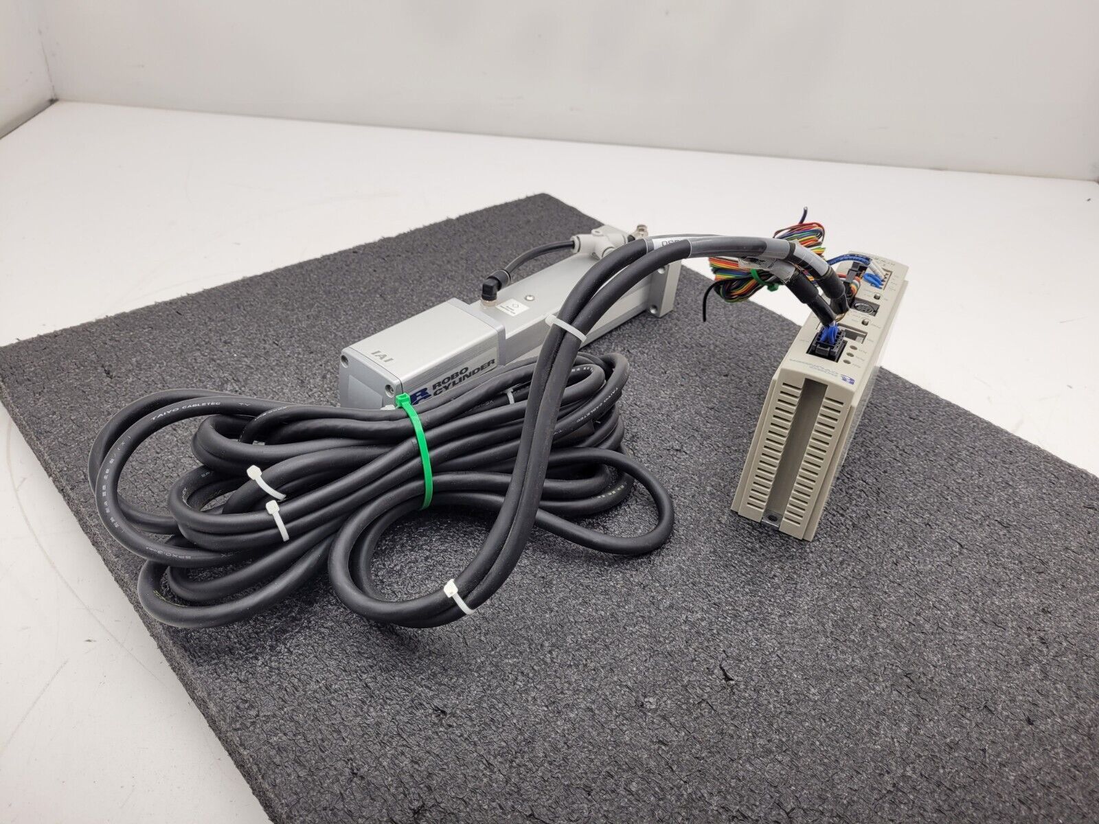 IAI Robo Cylinder RC-RSW-H-100-S-SP Linear Actuator 100mm Stroke 24V RCA-S-RSW B