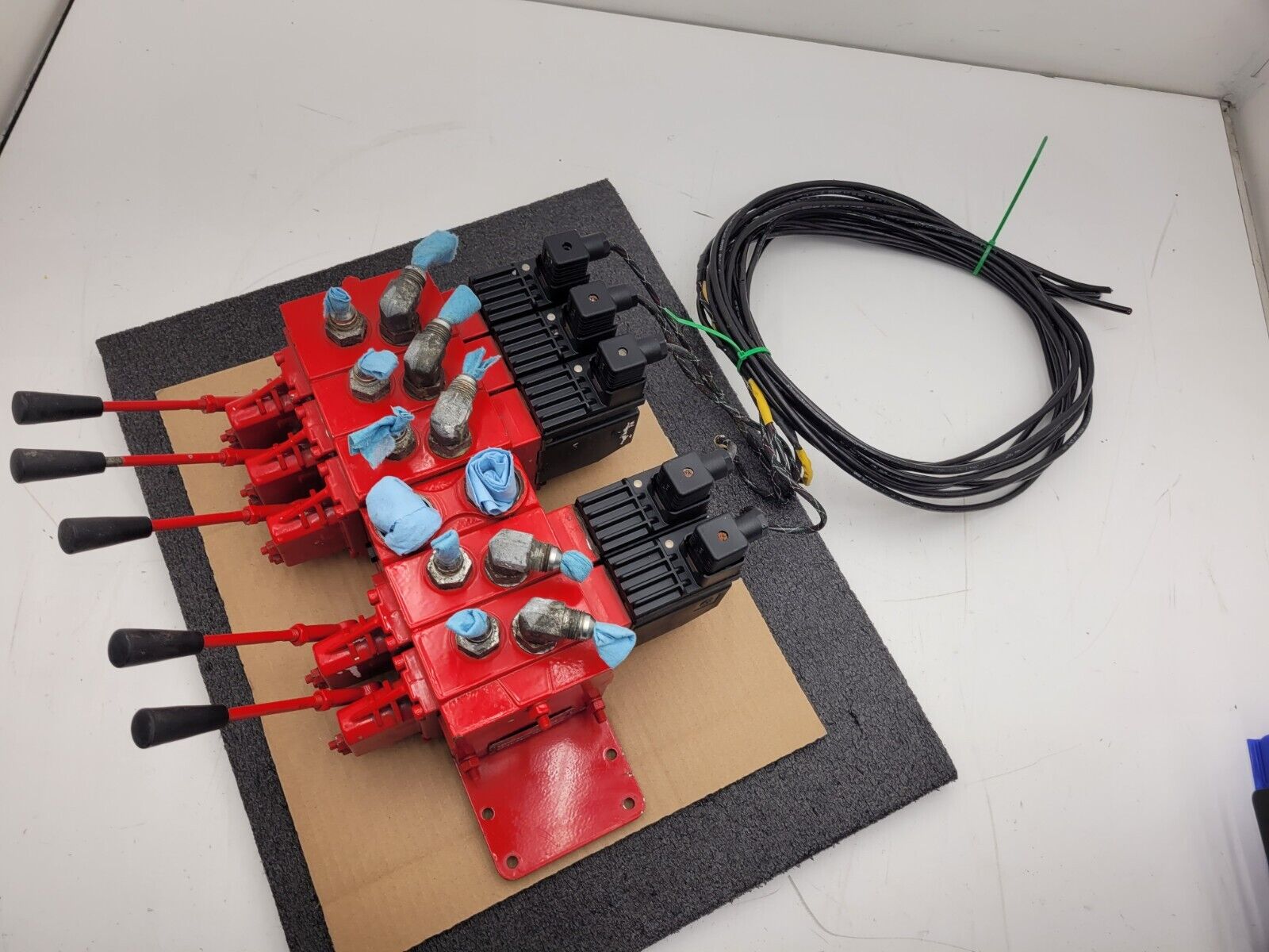 Norcan Proportional 5x Valve Block with Solenoid Controls Manual Lever Override