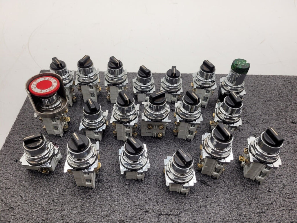 Lot of 19x Eaton Industrial On/Off Switch Lot EMO, Multipole 10250T Panel Mount