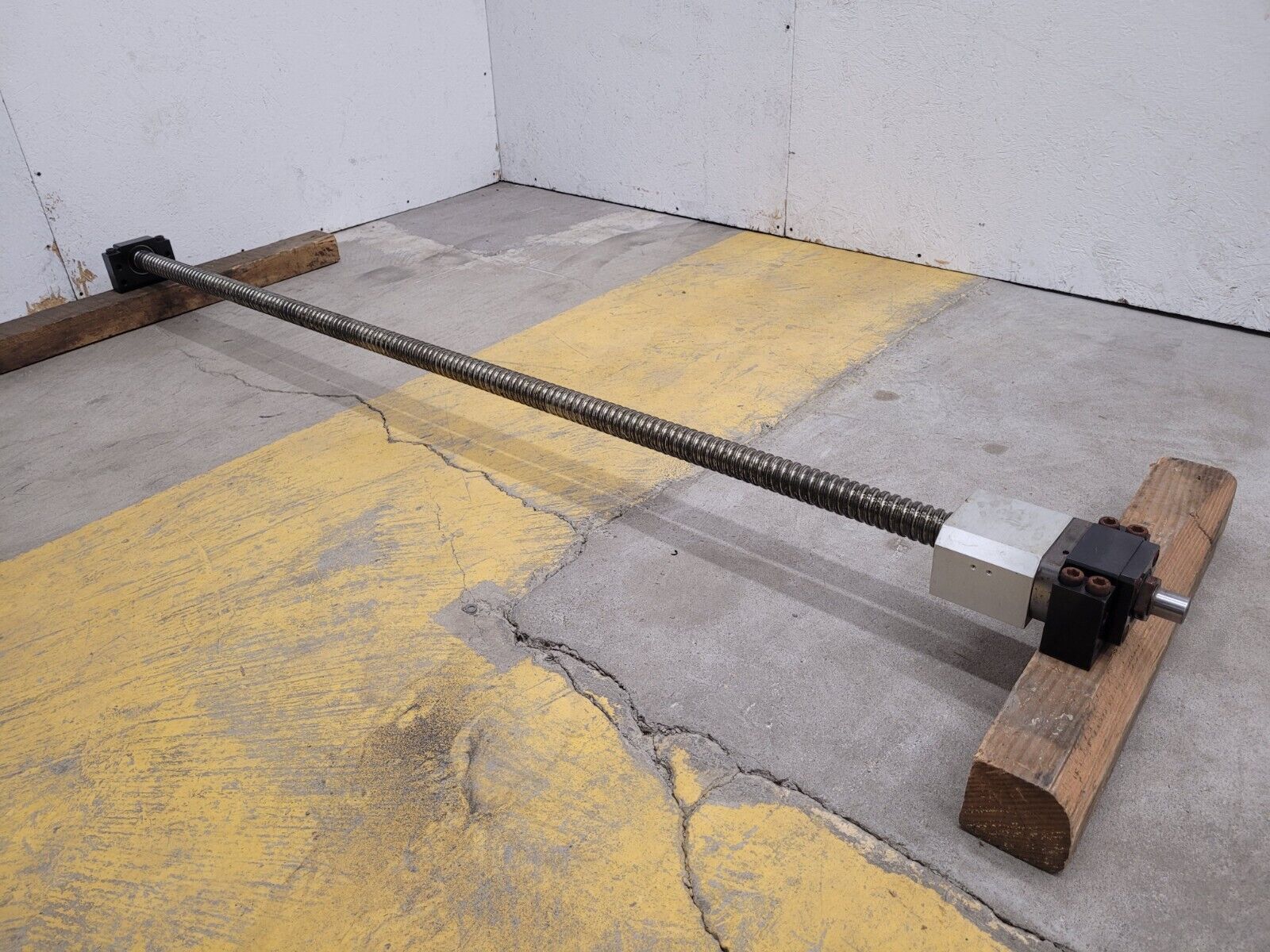 Hiwin S097157-1 001 40mm D 12mm Lead 1700mm Travel Recirculating Ball Screw