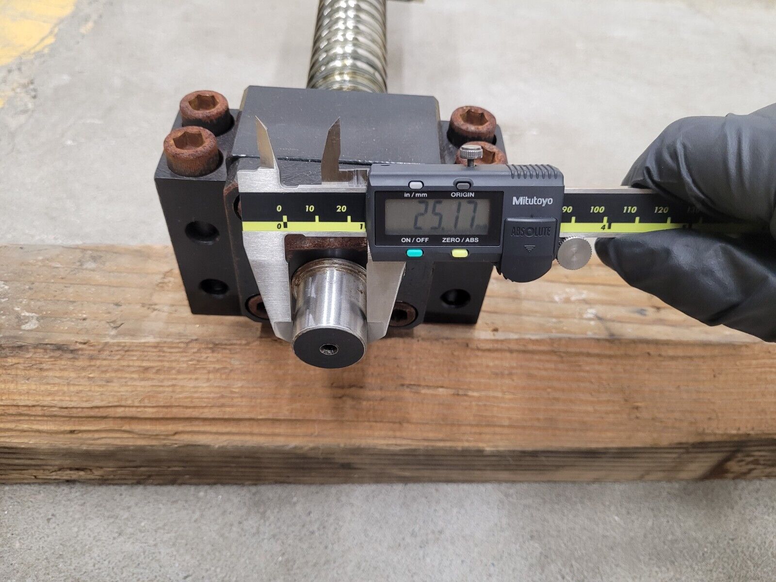 Hiwin S097157-1 001 40mm D 12mm Lead 1700mm Travel Recirculating Ball Screw