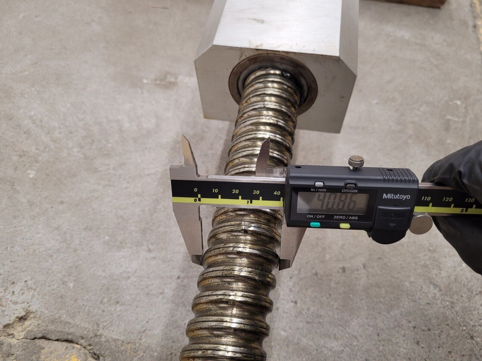 Hiwin S097157-1 001 40mm D 12mm Lead 1700mm Travel Recirculating Ball Screw