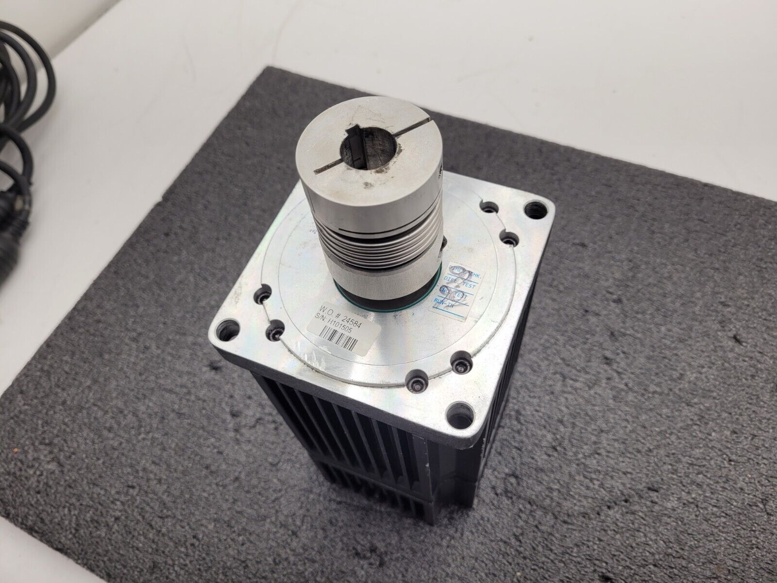 Allen Bradley Elwood Rockwell Servo Motor 999-001-0130 H-4030-P-H00AA-AA Unit A