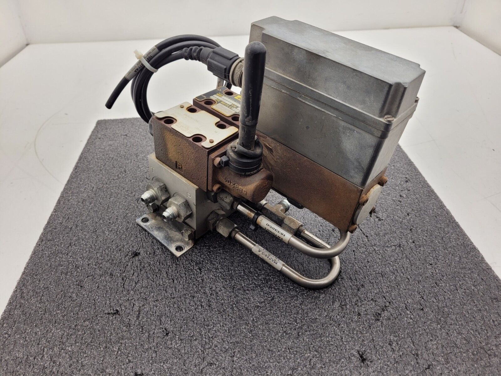 PARKER Hydraulic Proportional ISO Valve D1FHE80HCNEK0030X6114 12VDC + Override E
