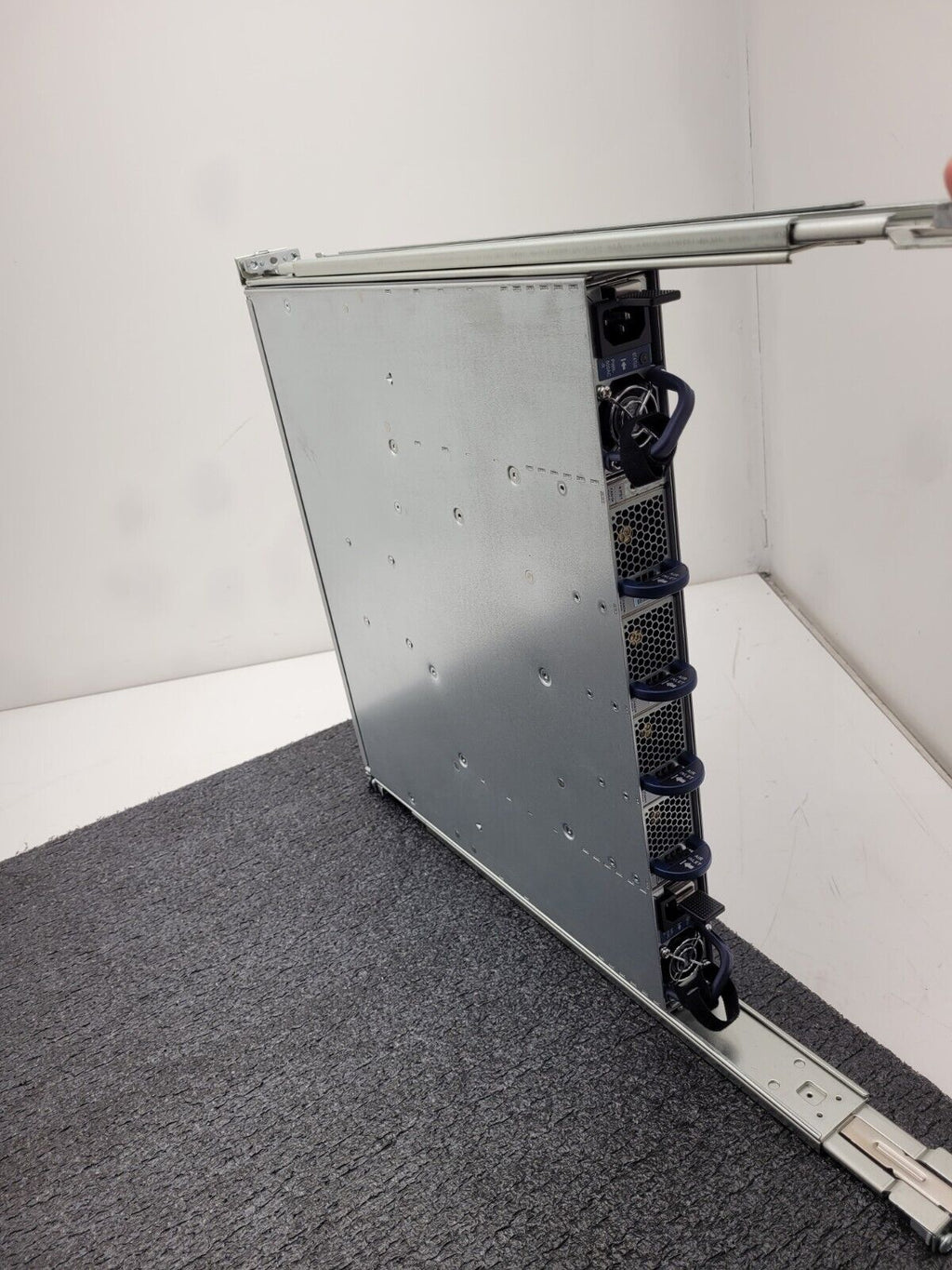 ARISTA DCS-7060CX2-32S 7060X2 32x100GbE QSFP & 2xSFP+ switch R-to-F Airflow