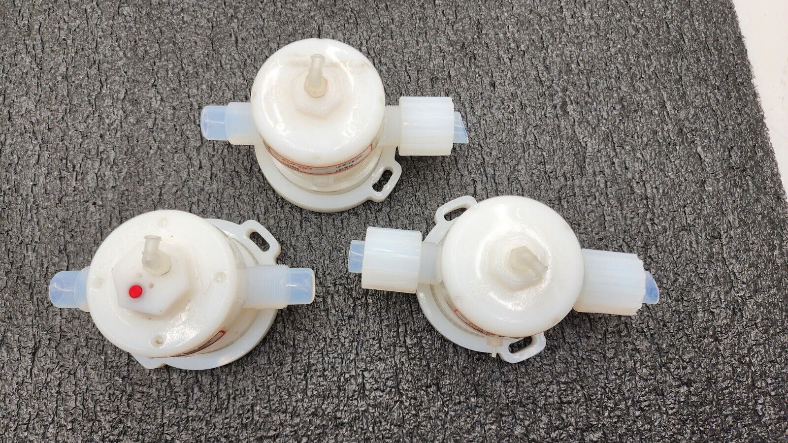 Lot of 3x Furon Pneumatic High Purity Valve UPM2-F812NC-VI 1108537, 2x 1104556