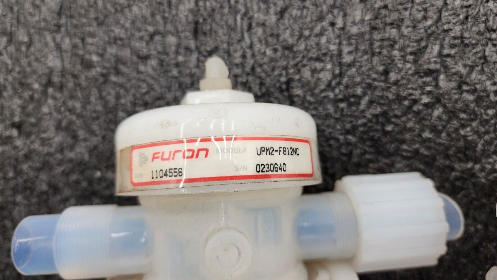 Lot of 3x Furon Pneumatic High Purity Valve UPM2-F812NC-VI 1108537, 2x 1104556