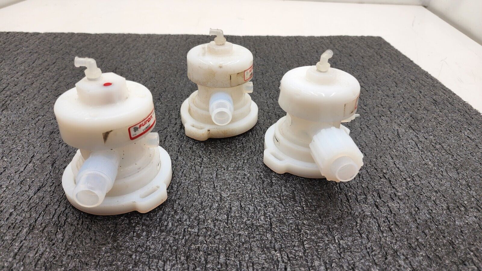 Lot of 3x Furon Pneumatic High Purity Valve UPM2-F812NC-VI 1108537, 2x 1104556