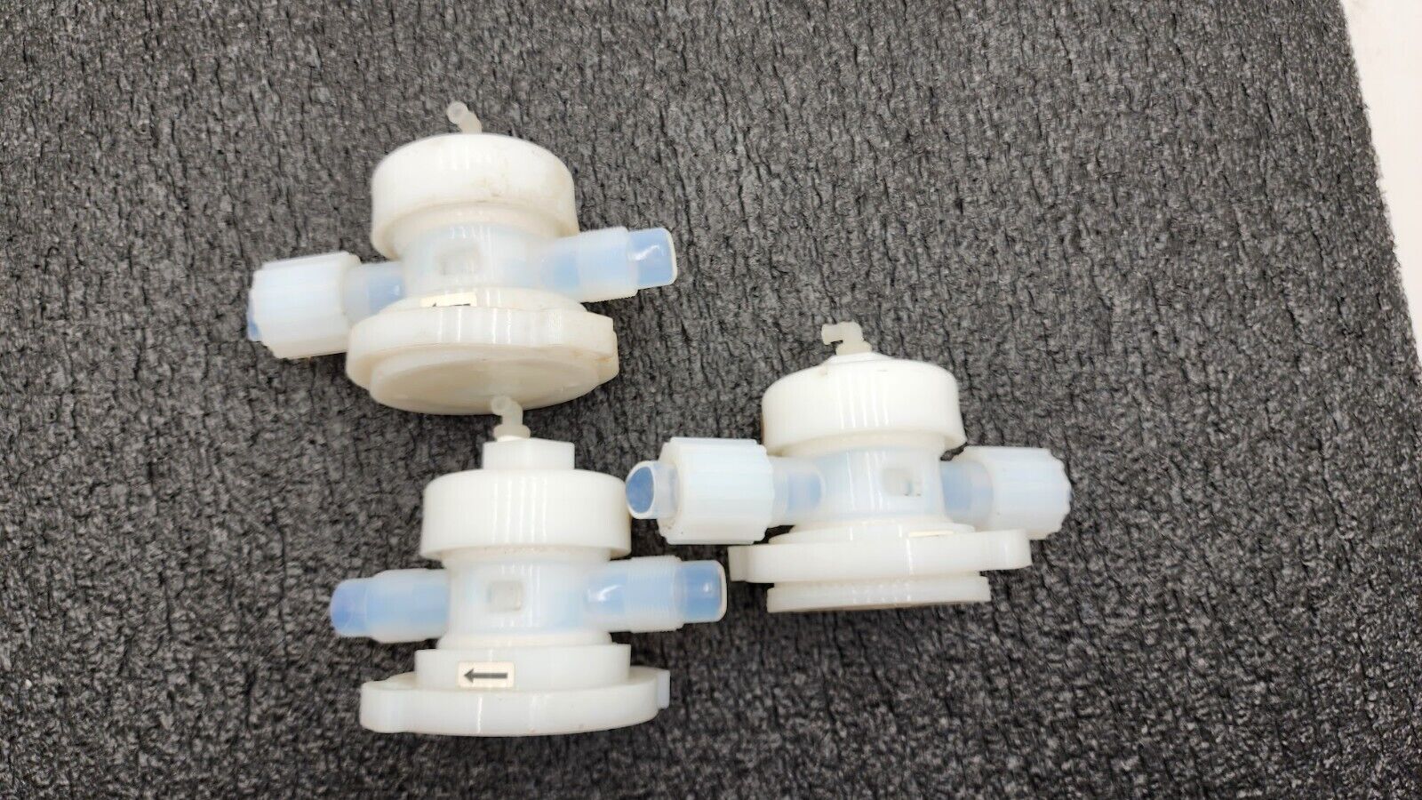 Lot of 3x Furon Pneumatic High Purity Valve UPM2-F812NC-VI 1108537, 2x 1104556