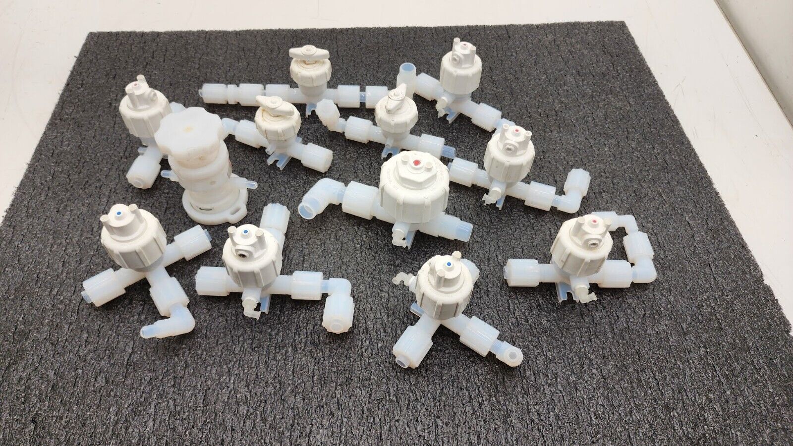 Lot of 12x Furon Pneumatic High Purity Valve, Manual Valve 2 Way 3 Way On/Off