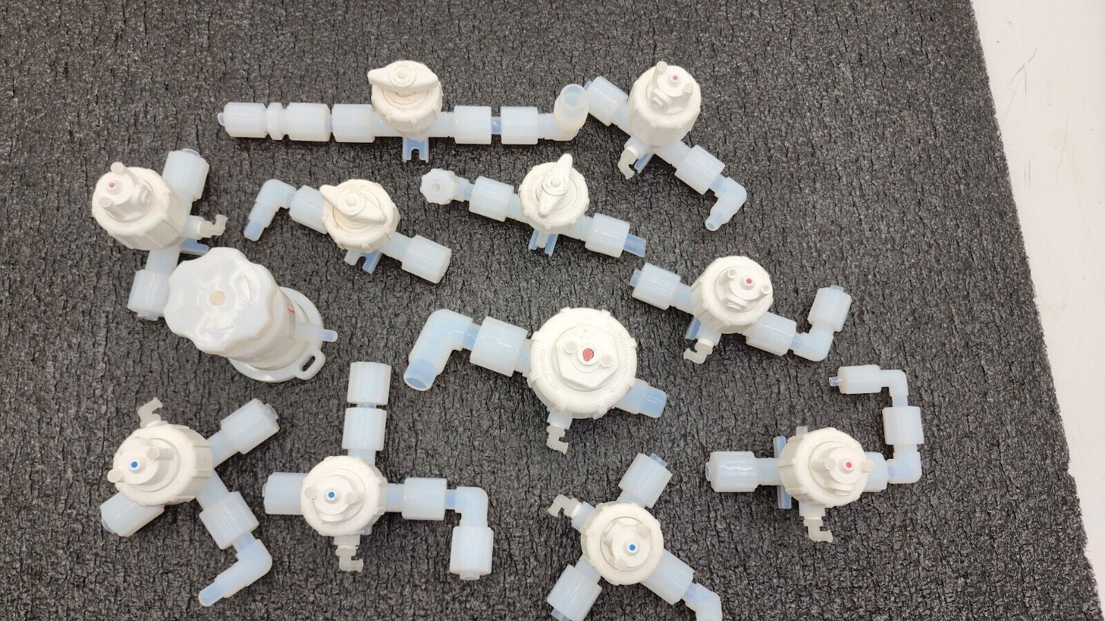 Lot of 12x Furon Pneumatic High Purity Valve, Manual Valve 2 Way 3 Way On/Off