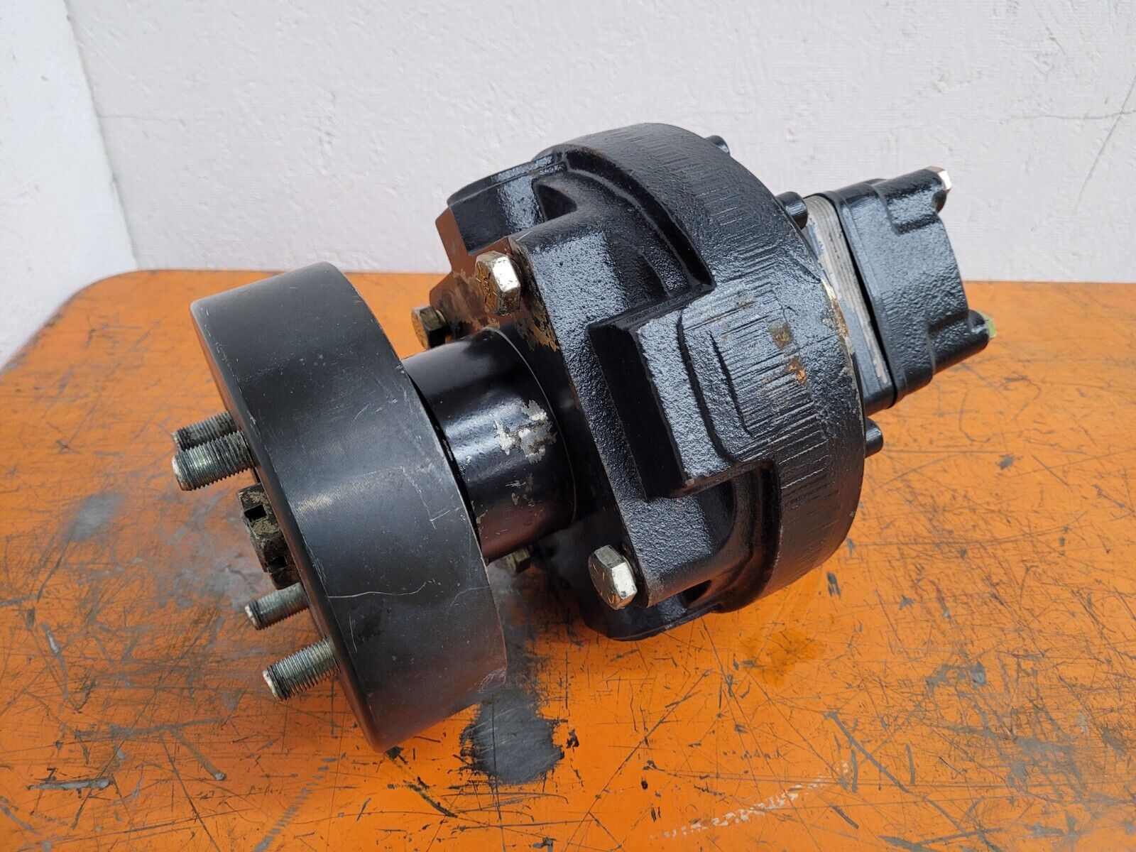 White Drive Products HB Hydraulic Wheel Drive Motor With Holding Brake Unit C