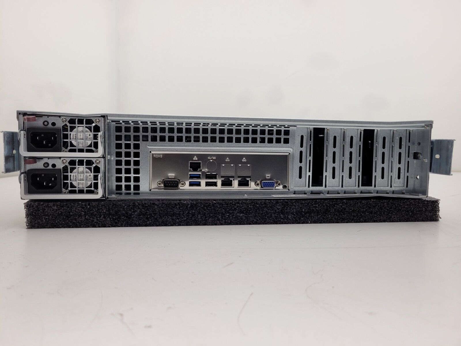 Supermicro 8 Bay LFF X11DPi-N 2x Intel Xeon Silver 4108 1.8GHz 16GB 2400Mhz Ram